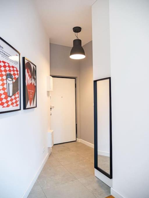 Chic Apartment In Historic Koneser Area Varsovia Exterior foto