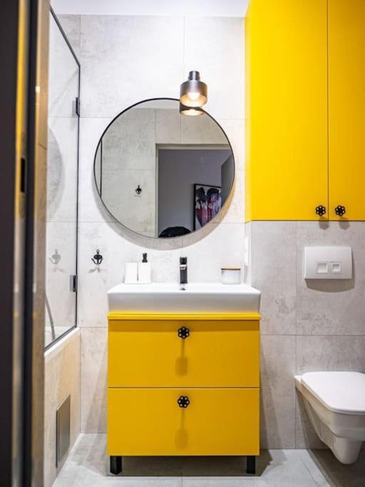 Chic Apartment In Historic Koneser Area Varsovia Exterior foto