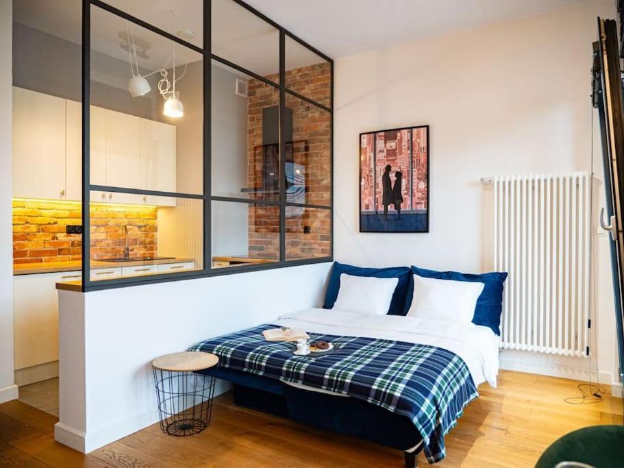 Chic Apartment In Historic Koneser Area Varsovia Exterior foto