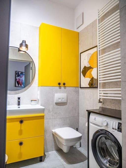 Chic Apartment In Historic Koneser Area Varsovia Exterior foto